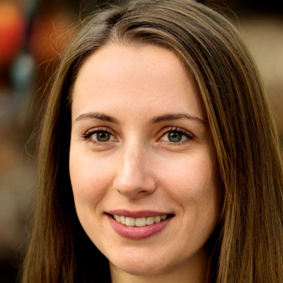 Айнур Тулеуова - ведущий специалист по поддержке клиентов